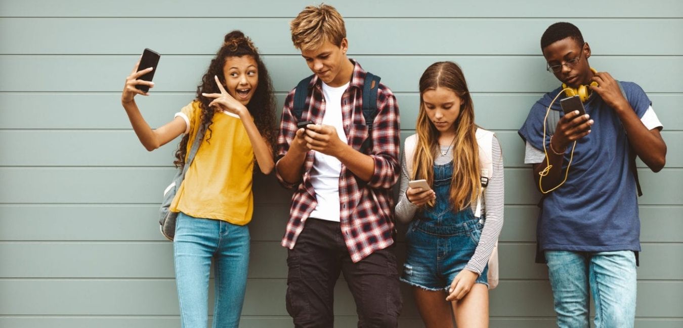 50 Best Side Hustles For Teenagers: What Are The Easiest Ways For Teens To Make Money Fast In 2022