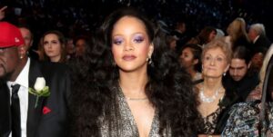 Billionaire Rihanna Reportedly Cleaned A Restaurant After Dining Late With Her Girlfriends
