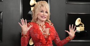 Why Does Dolly Parton Always Wear  Fingerless Gloves?￼