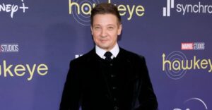 Is Jeremy Renner In A Relationship, Who Has He Dated? The Actor's Current Girlfriend, Wife, Exes, Dating History￼