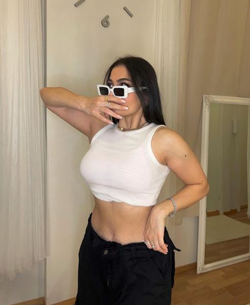 10 Fun Facts About TheHella44 From TikTok: Age, Real Name, Parents, Boyfriend, Job, Face Reveal, Bio, Wiki