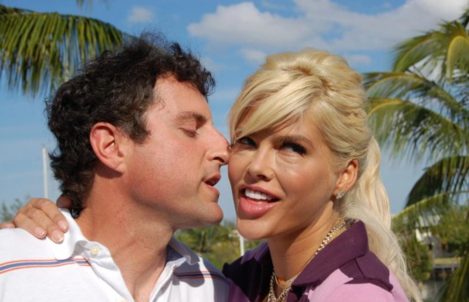 Howard K Stern and Anna Nicole Smith stayed in the Bahamas often. Credit: Getty - Minimum Fee